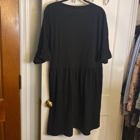 NWT ASOS Curve black dress with ruffles on sleeves - Picture 7 of 7
